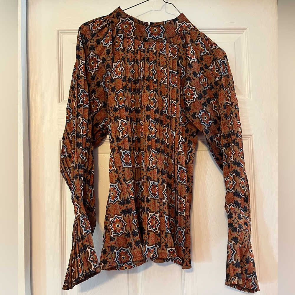 Molly Bracken long sleeve blouse. Size M